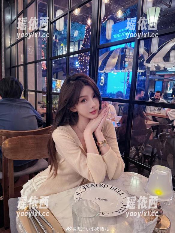 探秘小小奶瓶儿：迷人死库水系列写真合集与精美套图诞生