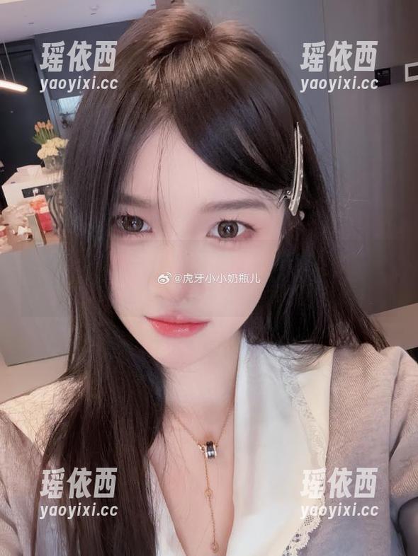 小小奶瓶儿与《迦南》写真系列：免费下载尽享无与伦比的艺术体验！