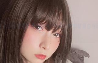 小泉学姐吖牛仔裤美图套图大放送，带你一同领略复古与现代的完美结合！