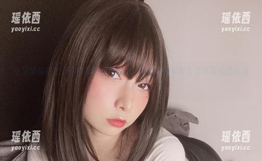 小泉学姐吖牛仔裤美图套图大放送，带你一同领略复古与现代的完美结合！