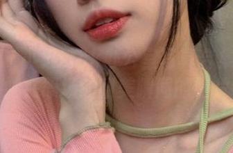 微密圈 – 小猫咪ck办公室写真合集：捕捉她在职场的甜美瞬间的照片