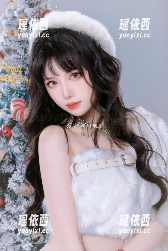 小鹿鹿shika的COS职业装写真作品，资深资源为你提供灵感启发