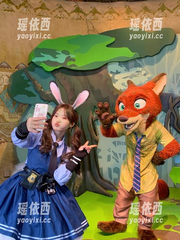 少女秩序 - 乐栀美足写真的魅力：原图背后的故事，作品揭示数字与艺术的交汇！