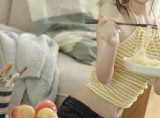 尤果网 – 周心情《肉丝》套图：每一张作品都是一场心跳的冒险！