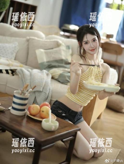 尤果网 - 周心情《肉丝》套图：每一张作品都是一场心跳的冒险！