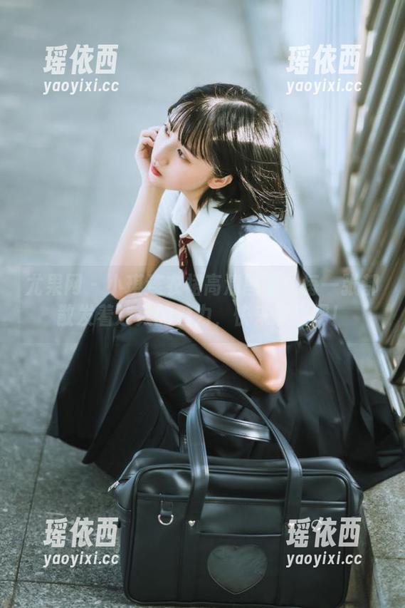 尤果网 - 小琪连衣裙高清图集：每一张都散发着迷人的魅力，快来欣赏吧！
