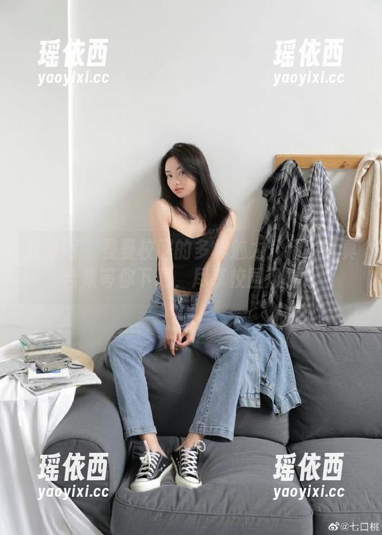 尤果网 - 曼曼校服的多样魅力：精彩写真合集等你下载，尽享校园风情！