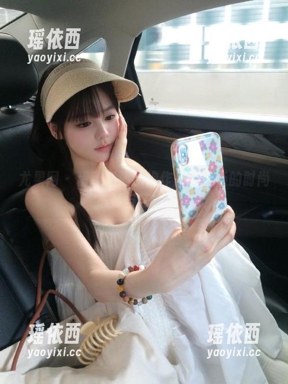 尤果网 - 精致高清旗袍作品：李焱的时尚态度与艺术表达