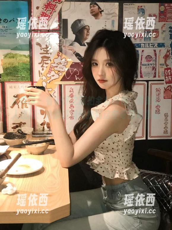 尤果网 - 看杨乔之旅拍全套图包，真是让人想问：她都是如何找到这些奇葩场景的？
