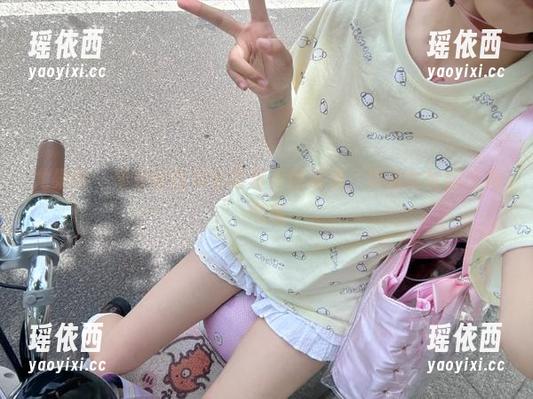 尤果网-果果 尤果网 - 果果的白衬衫写真原图精选,尽显女性的优雅气息