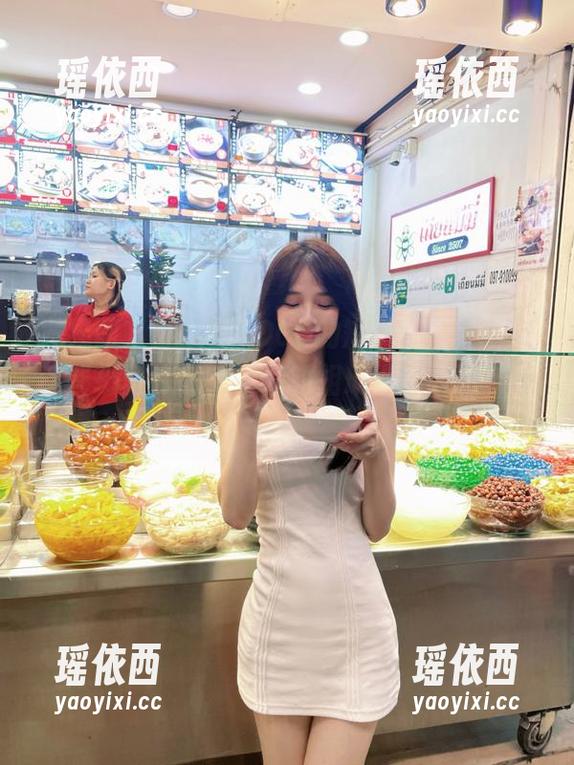 尤果网 - 欣赏毛COCO的短裤美图，下载这些摄影作品，为你的相册增添亮丽色彩！