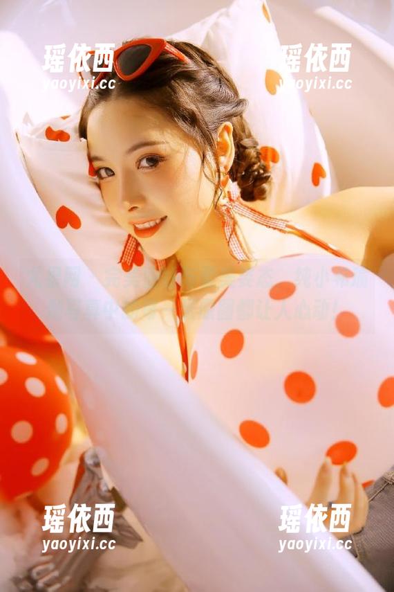 尤果网 - 完美曲线与柔美姿态，纯小希瑜伽写真中的每一张原图都让人心动！