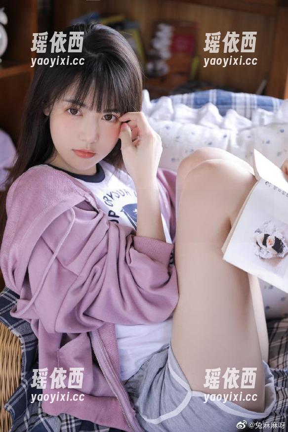 尤果网 - 感受陈七七姐姐的瞬间：写真原图传递出无尽的温暖与力量