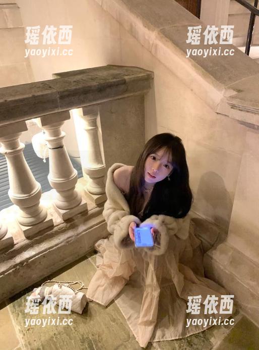 尤果网 - 精选死库水之美，雯雯为你呈现动人美图