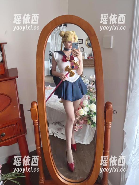 尤果网 - 从霓梓心的吊带作品中，定制你的梦想图片集！
