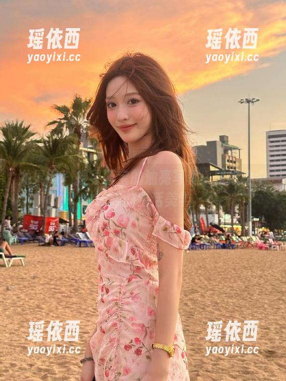 尤果网 - 搜寻靳宝的油亮写真：壁纸之中闪耀的生活美学