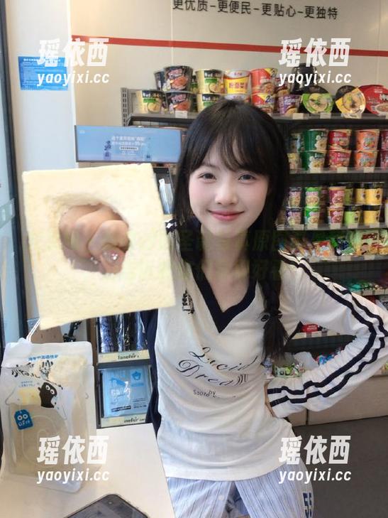 尤果网 - 颜亦汐的圣诞写真原图真是猎奇，别告诉我你们觉得好看！