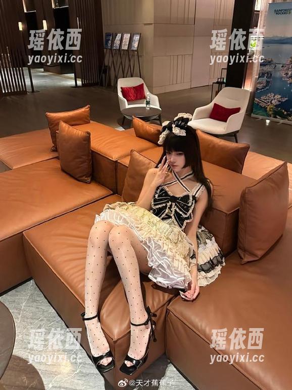 尤果网 - 走进黛斯羽的居家世界，感受写真作品集中的细腻情感