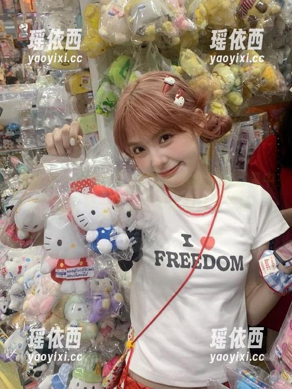 尤蜜荟 - 在Lucky沈欢欣的白衬衫写真中，感受每一张图片传递的自信气场