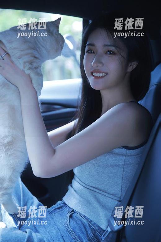 尤蜜荟 - 灵动可爱的lingyu69吊带作品，精美图片资源等你来欣赏哦！