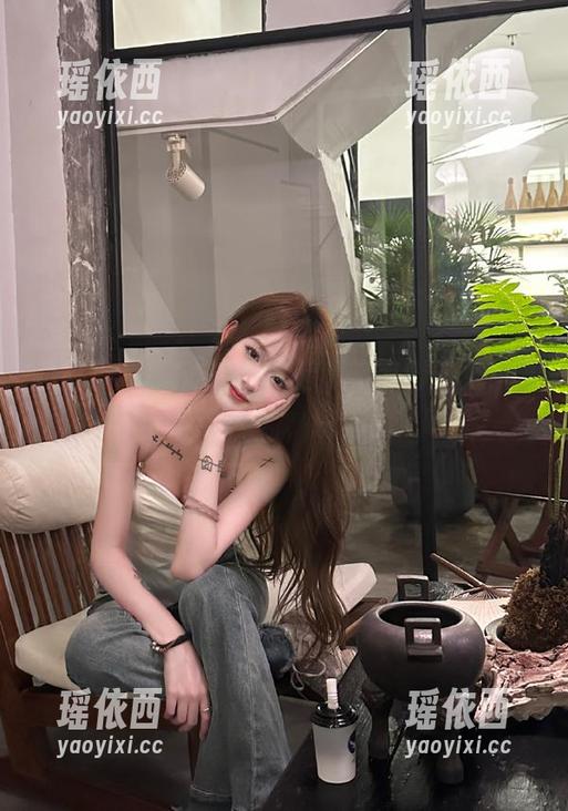 尤蜜荟-宋KiKi 尤蜜荟 - 与宋KiKi一起领略美脚魅力,福利作品精彩不断,快来加入吧!