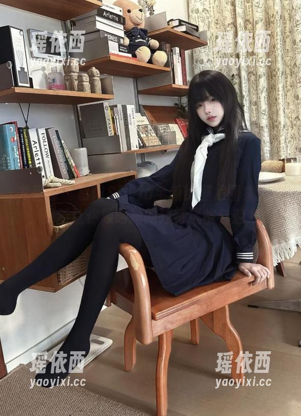 尤蜜荟 - 易阳Silvia全新比基尼图集上线，更新让你领略她的独特风格与魅力！