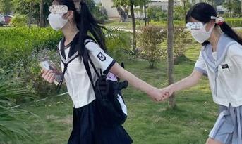 尤蜜荟 – 欧阳LuLu夏日写真最新分享，带你领略清新与热辣的双重风味！