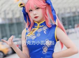 看完“巧克力小圆面包”全集原图，谁能抗拒“五更琉璃新春旗袍”的优雅吸引力？