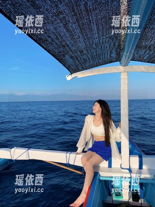 微密圈 - 希希Gina与泳池：一起探索清爽写真套图中的夏日魔力