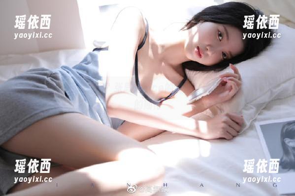 张思允nice 微密圈 - 想要福利吗?张思允nice的烈焰玫瑰房车写真满足你的期待