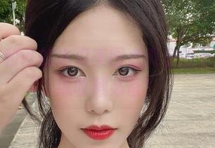 让抖娘利世的木刃美图点亮你的屏幕，壁纸收藏必备！