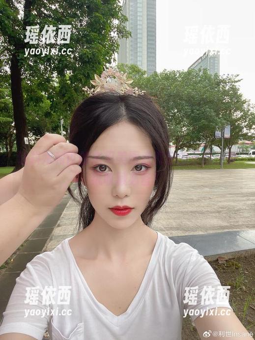 让抖娘利世的木刃美图点亮你的屏幕，壁纸收藏必备！