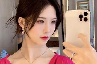 抖娘利世黑色写真，沉浸在无圣光的绝美容颜中