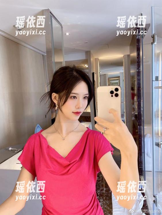 抖娘利世黑色写真，沉浸在无圣光的绝美容颜中