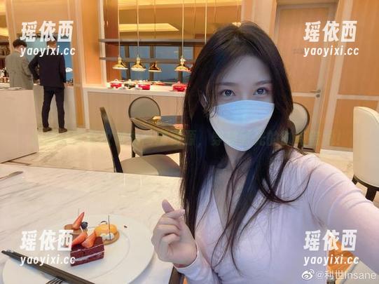 抖娘利世条纹衬衣高清资源，穿越时光的时尚错觉！