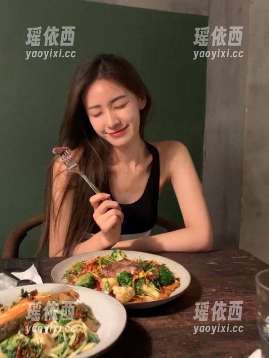 抱走莫子 解锁抱走莫子的黑色写真:超美原图与图包等你来下载!