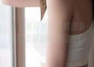 推女神 – 绮里嘉姐姐的写真图集：感受幽默与美丽的完美碰撞！