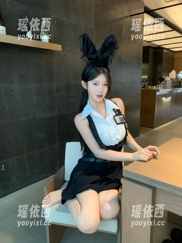推女神 - 魏扭扭的校园瞬间：一场视觉与心灵的共鸣合集图集
