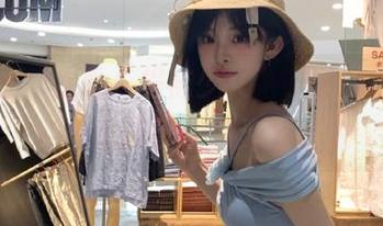 微密圈 – 就爱“提袜少女”，她的最新写真合集陪你一起追逐妹妹