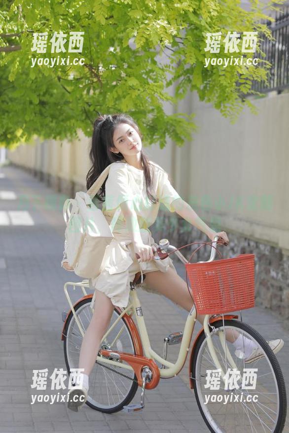 月下摄影 - 茜茜倾心打造的灰色小JK定制图片，释放甜美少女气息