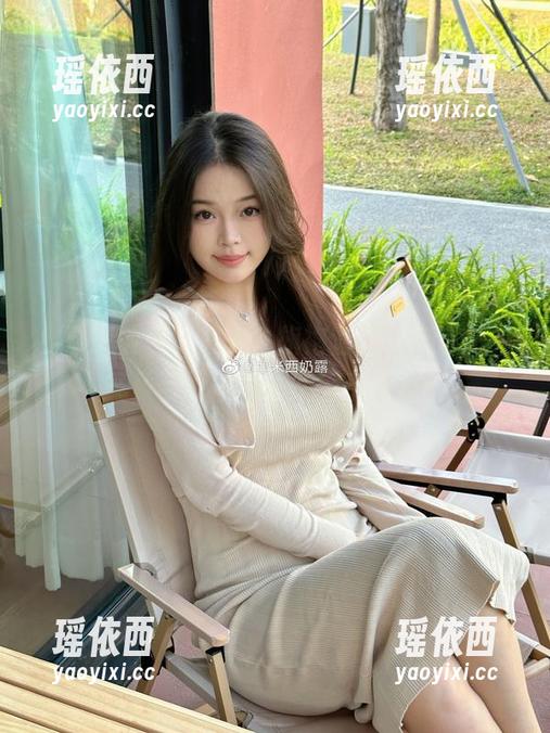 免费获取杏子夫人白旗袍套图，传递优雅气质与无尽想象的完美之作！