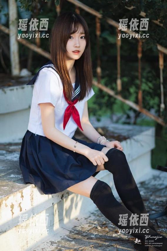 微密圈 - 探索最新资源，果儿Victoria女教师写真作品，感受她的优雅与艺术才华！