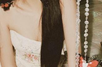 微密圈 – 果儿Victoria浴室足球写真全集：每一张图片都在讲述运动与优雅的故事