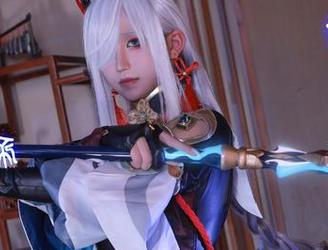 桜满三时的写真全集盛宴：与史尔特尔同人礼服一同畅游幻想世界！
