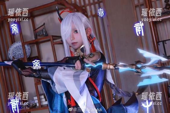 桜满三时的写真全集盛宴：与史尔特尔同人礼服一同畅游幻想世界！
