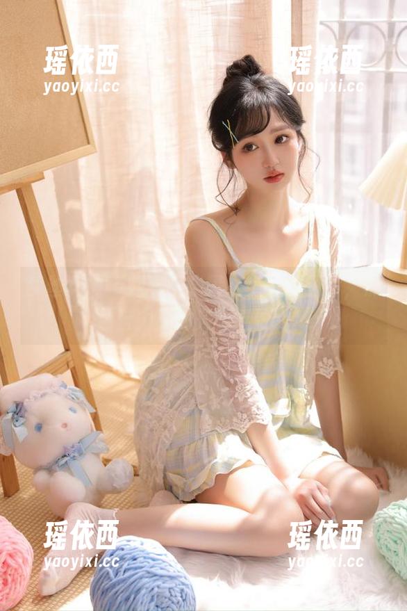 梦丝女神 - 翻看晓晓黑衣少女的图片，黑色魅力真的是无与伦比！