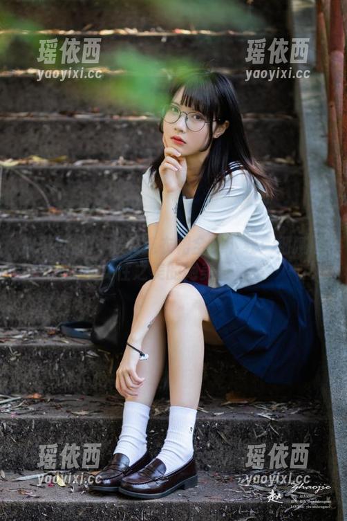 森萝财团 - 媛媛连衣裙全集下载：细腻展现女性之美的绝美写真集