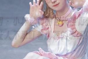 森萝财团 – 小梓泳装图包火热更新，真是让人不忍盯着屏幕的诱惑！