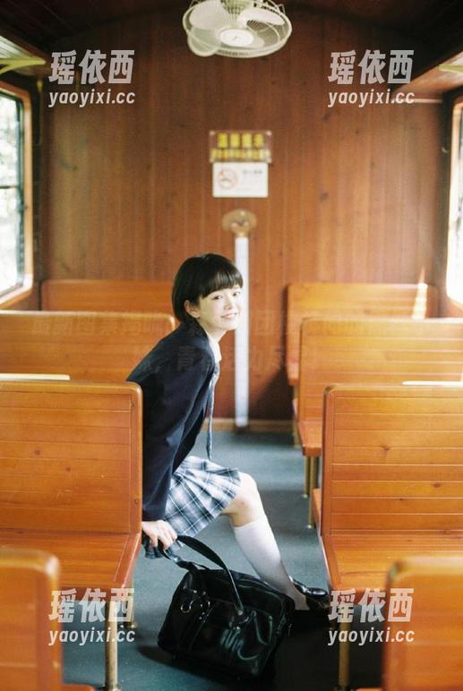 森萝财团 最新图集揭晓:森萝财团楼梯间的黑丝小妹,青春活力尽显!