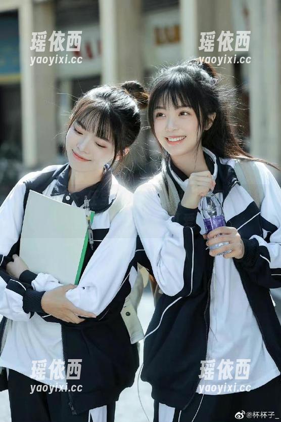 模范学院 - 任莹樱Jenny制服套图，超精选内容让你爱上她的可爱气息！